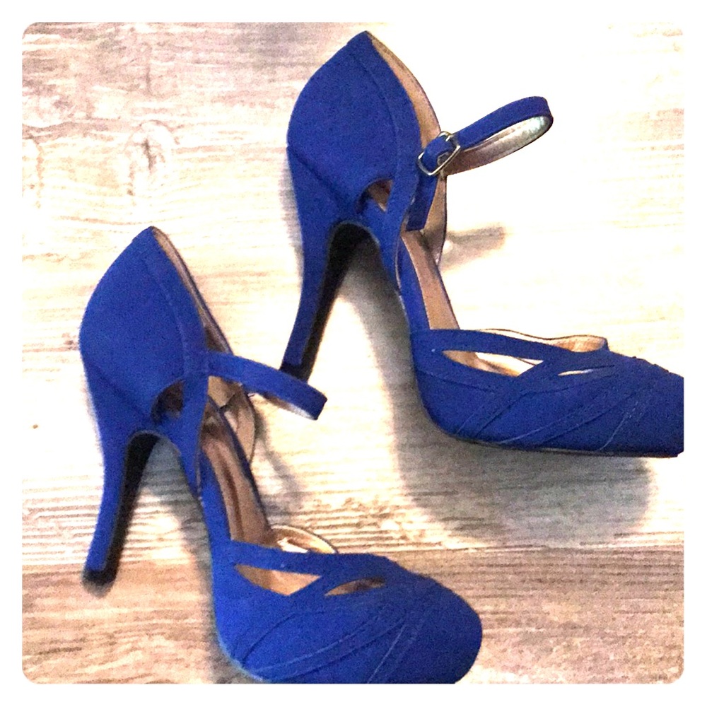 Blue strapped suede 3.5 in heels